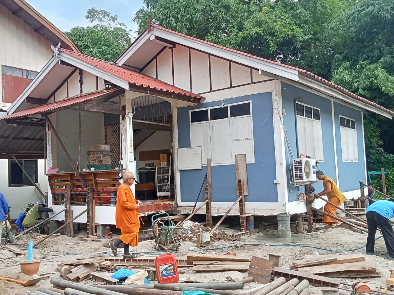 ช่างธวัชชัย ช่างดีดบ้าน ยกบ้าน เลื่อนบ้าน รับดีดบ้านไม้ บ้านปูน อาคาร ศาลา โบสถ์ แก้บ้านทรุด เสา-คานชำรุด ด้วยทีมช่างมืออาชีพ ราคาถูก ประเมินราคาฟรีทั [..]