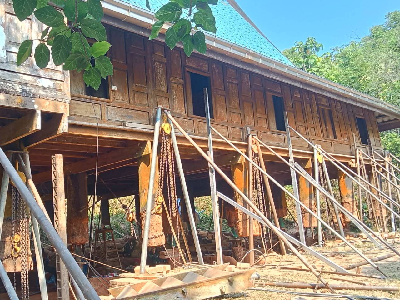 ช่างธวัชชัย ช่างดีดบ้าน ยกบ้าน เลื่อนบ้าน รับดีดบ้านไม้ บ้านปูน อาคาร ศาลา โบสถ์ แก้บ้านทรุด เสา-คานชำรุด ด้วยทีมช่างมืออาชีพ ราคาถูก ประเมินราคาฟรีทั [..]